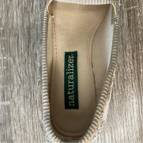 Naturalizer Velvety Loafers Size 6 - Picture 6 of 12
